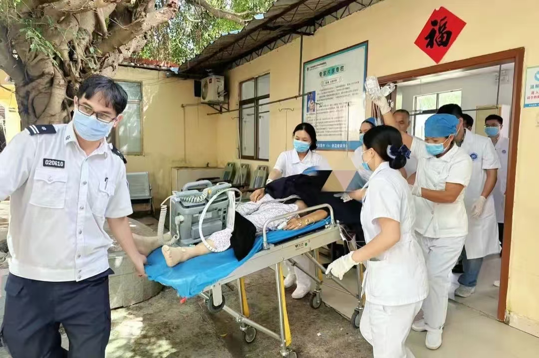 50分钟生死时速！三亚这家医院成功抢救心脏停跳游客